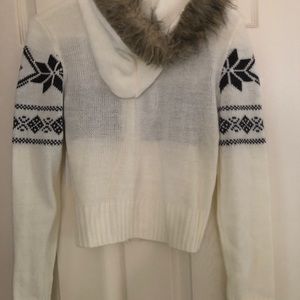 Women’s sweater size S.